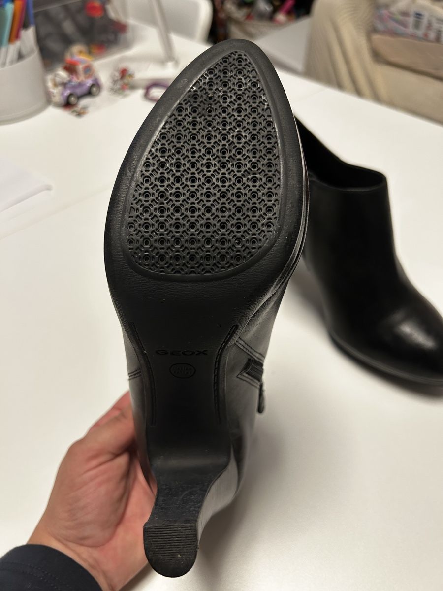 Geox Scarpe da donna: Bottines Geox cuir noir , 38 – Usato da Mont-sur-Rolle venduto da Rizzoalma 2