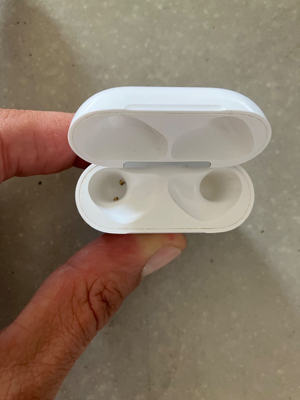 Apple Casques audio: APPLE AIRPODS 4 CASE – D'occasion à Lausanne par mr.v 3