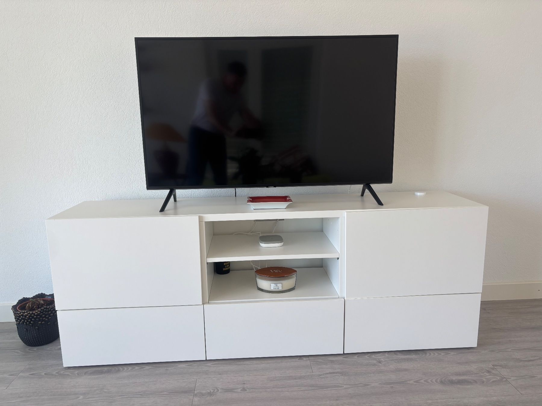 Ikea Meubles TV: Meuble TV blanc 180cm – D'occasion à La Tour-de-Peilz par har_8ymn