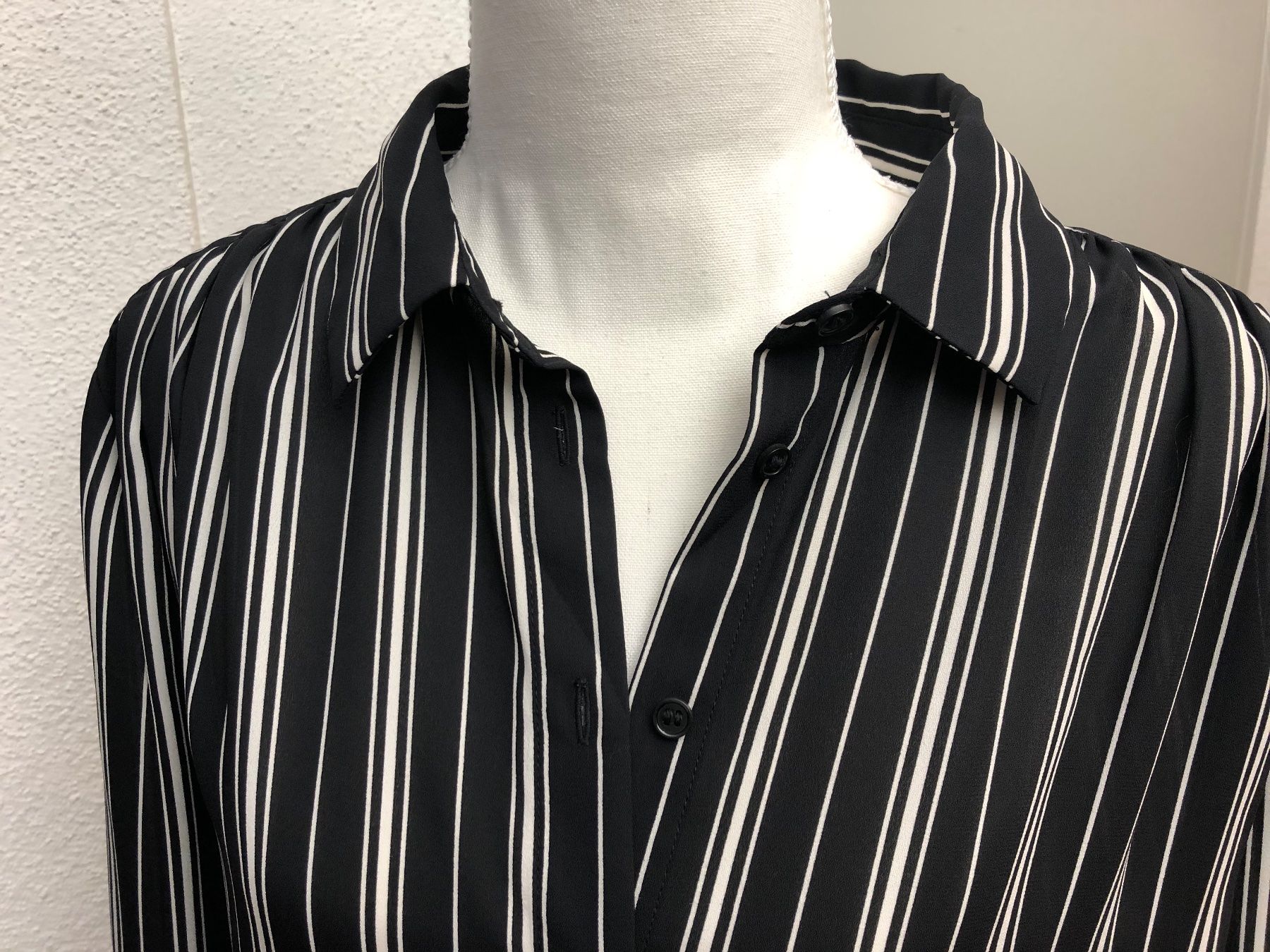 H&M Camicette: Bluse H&M, schwarz weiss, Gr. 44 – Usato da Wallisellen venduto da watcher01 1