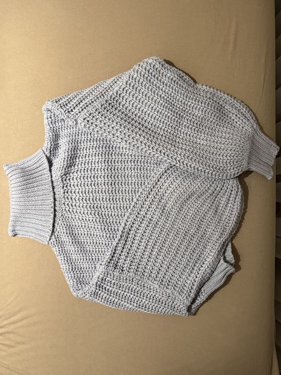 Maglioni & Felpe: Wunderschöner Strickpullover in Hellblau, Grösse S – Usato da Zollikofen venduto da Akshy 3