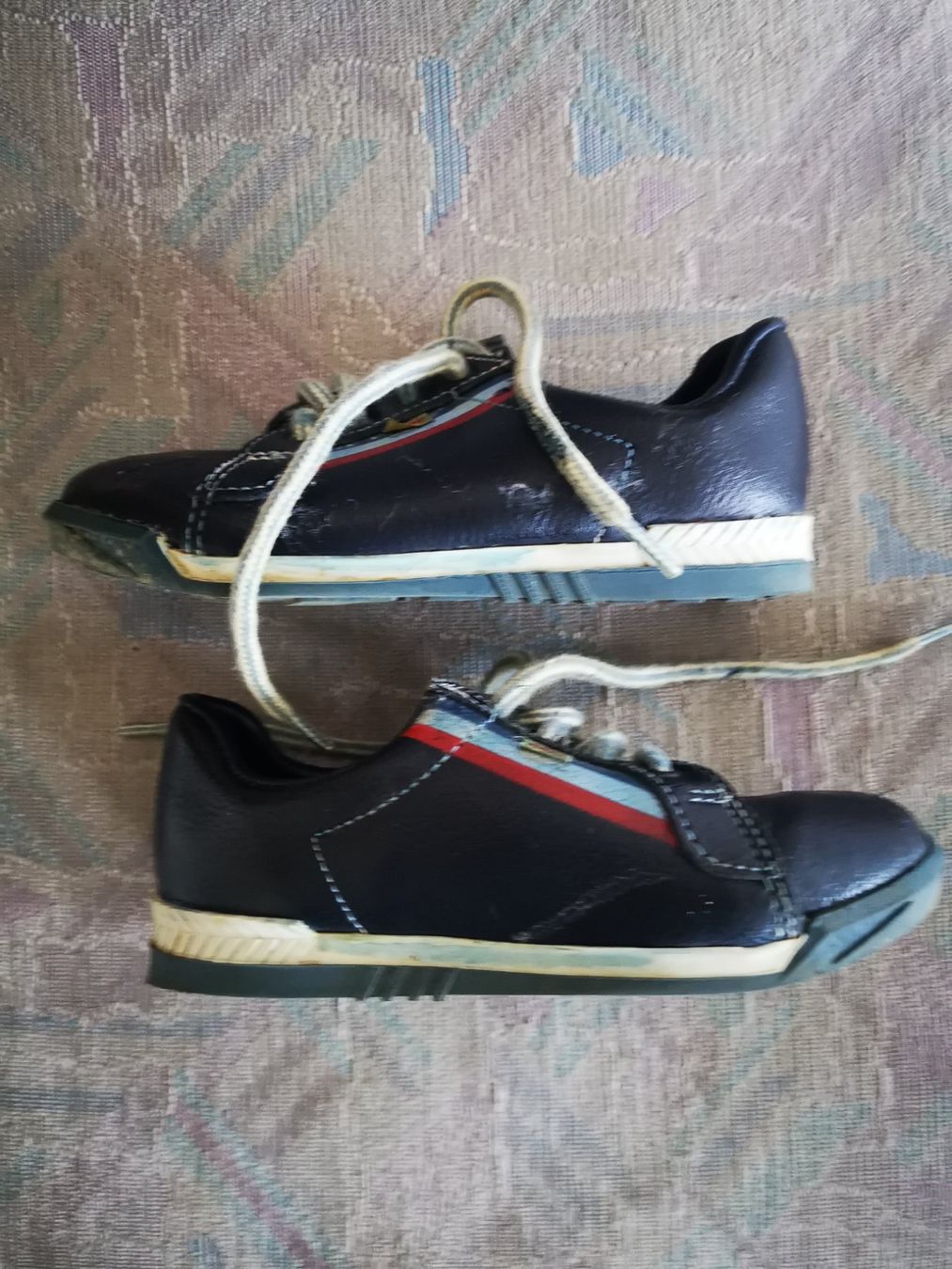 Scarpe per ragazzi: Chaussures enfant GEPY bleu lacets taille 26 – Usato da Courtepin venduto da Fin_dj7p 2