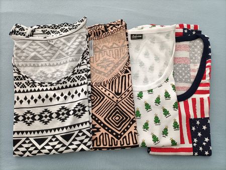 Kleiderpaket mit 4 Shirts/Tops in Grösse S, NEU!