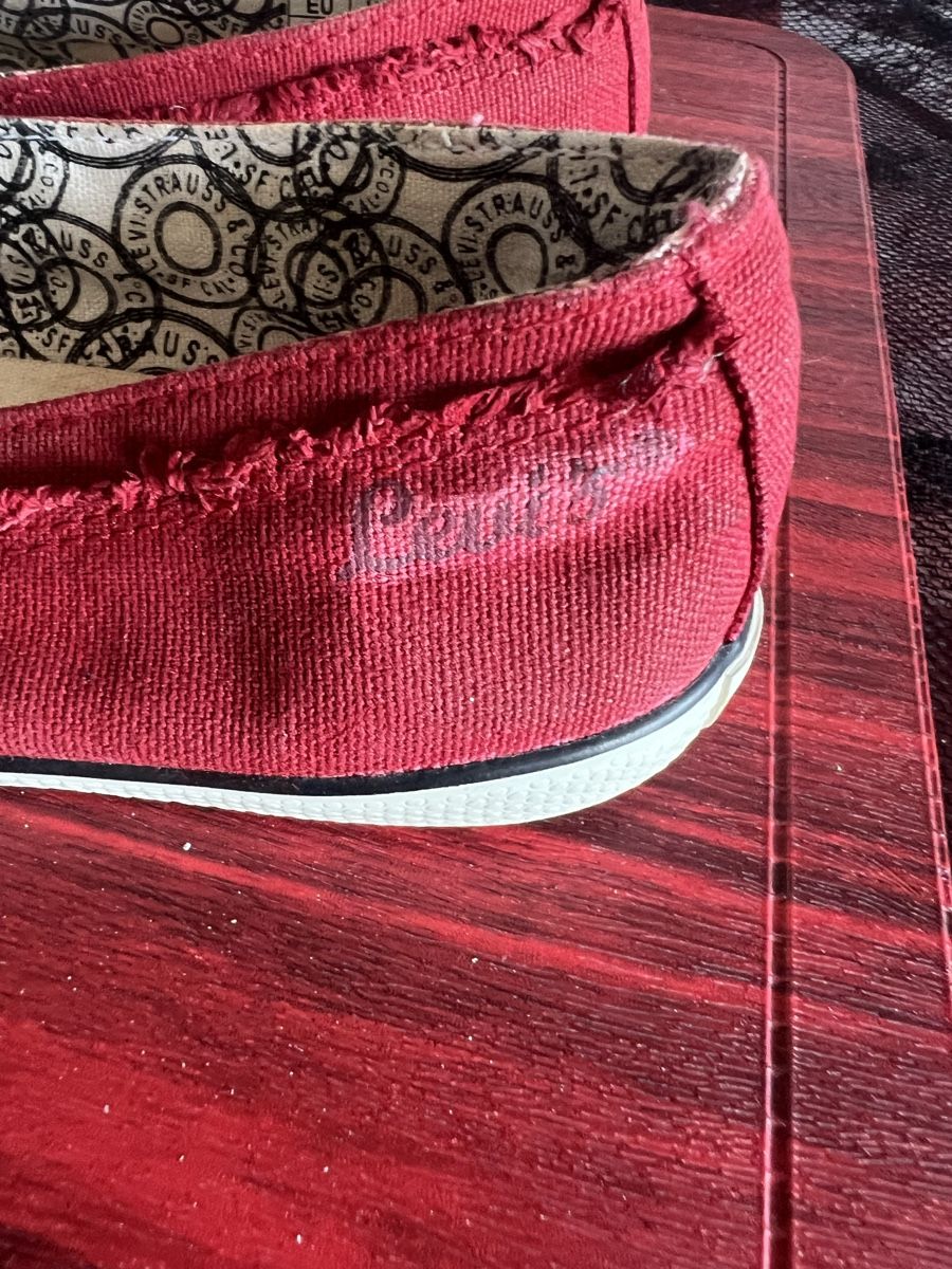 Levi's Damenschuhe: Levi's - Ballerines rouges - Taille 38 – Gebraucht aus Chézard-St-Martin von Cheyenne_75 2