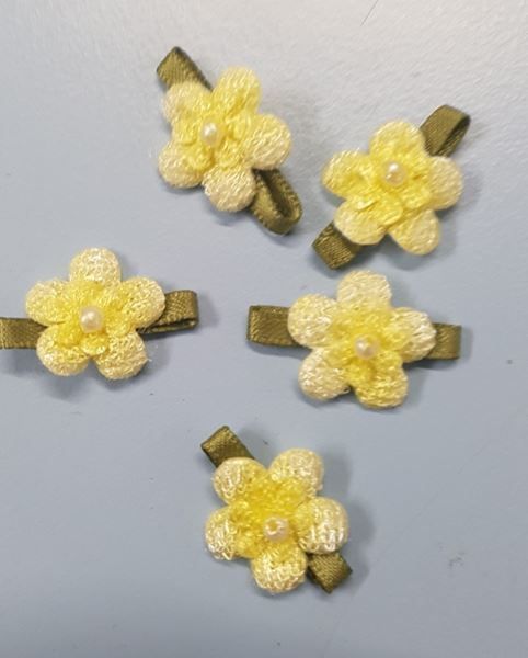 Perlen (unechte): 5 fleurs dégradées perle JAUNE 13 mm – Neu und originalverpackt aus St-Imier von goodber