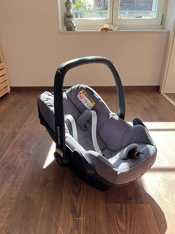 Maxi-Cosi Sièges auto: Maxi Cosi Pebble Plus Babyschale mit Einlage – D'occasion à Alchenstorf par v.dean