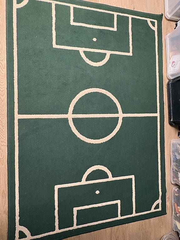 Teppiche: Fussballfeld Teppich – Gebraucht aus Horgen von nik_8qpd