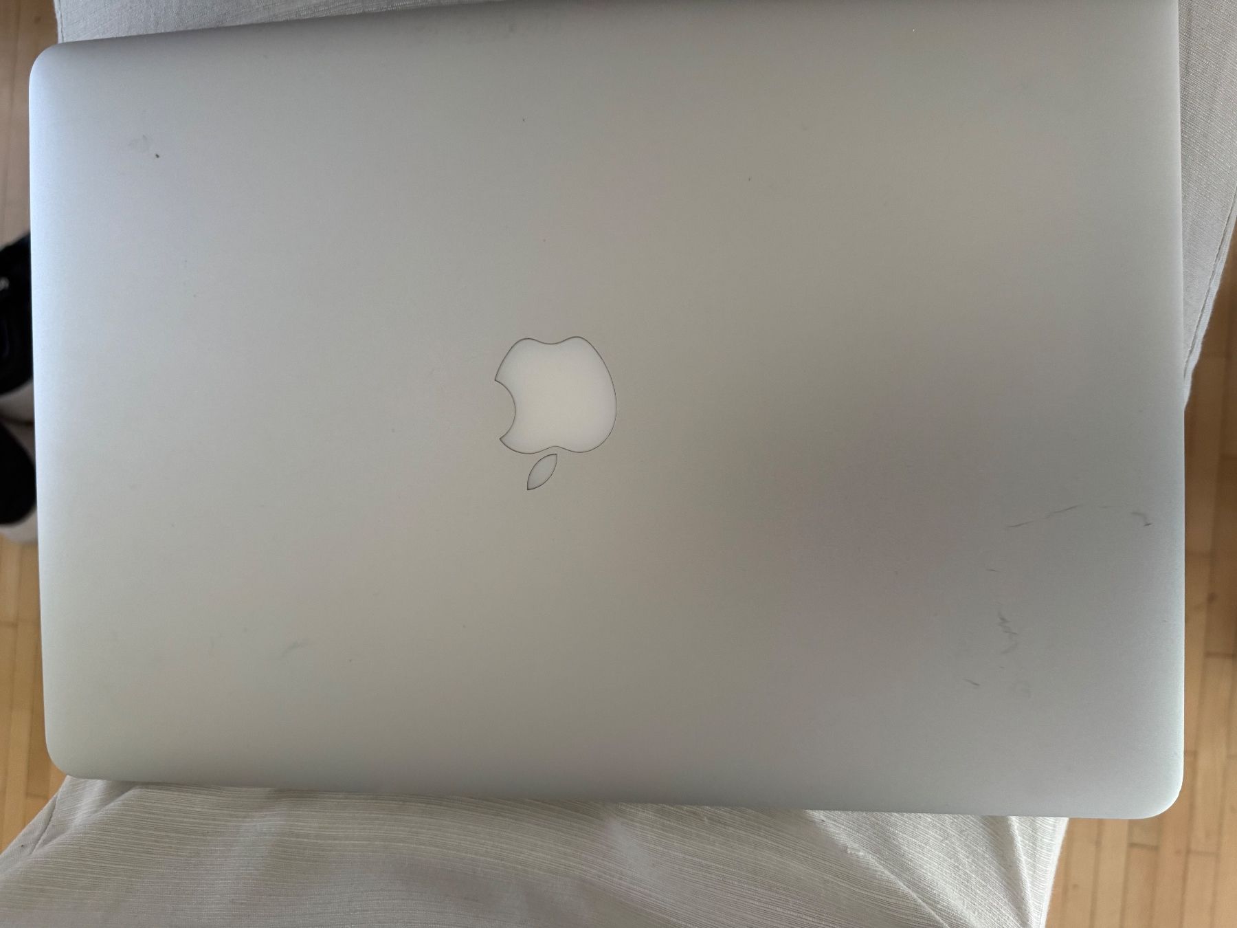 Apple Notebooks: MacBook Pro 15 Zoll 2015 – Defekt aus Adliswil von Busys 1
