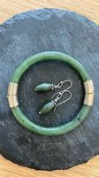Vintage-Jadearmreif mit passendem Ohrschmuck 