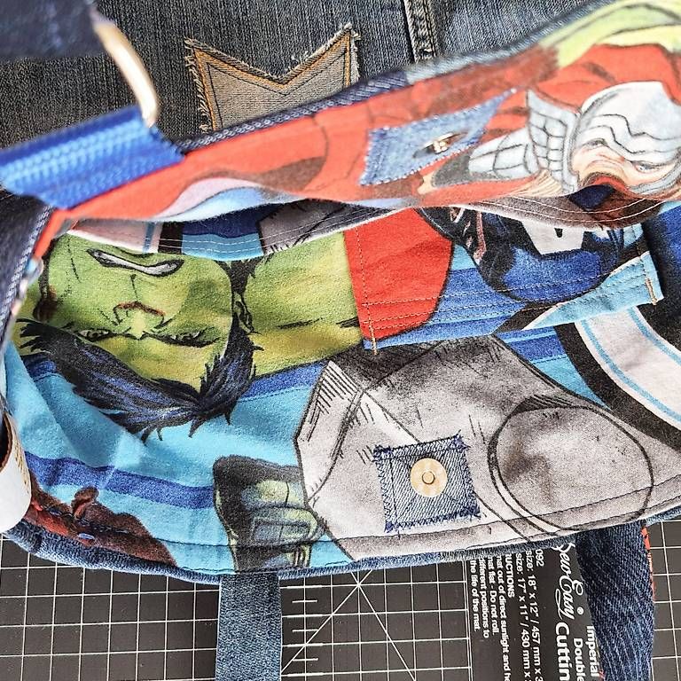 Borse: Einzigartige Jeans-Patchworktasche Marvel Handgenäht – Nuovo e nell'imballaggio originale da Widnau venduto da Marakumba 5