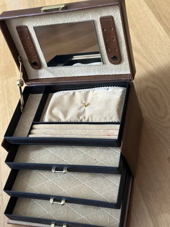 Schmuck Schatulle bittet viel Platz