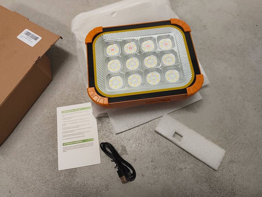 Lampade: LED Baustrahler mit Solarpanel – Nuovo e nell'imballaggio originale da St.Gallen venduto da becks0815 1