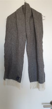 Gant Reinwolle Schal original 100% Made in Italy wie neu.