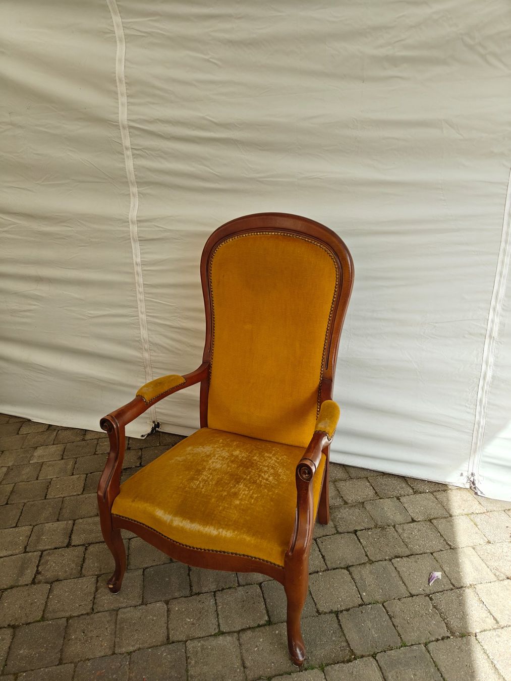 Poltrone: Antiker Sessel gelb – Usato da Luzern venduto da osw_952s
