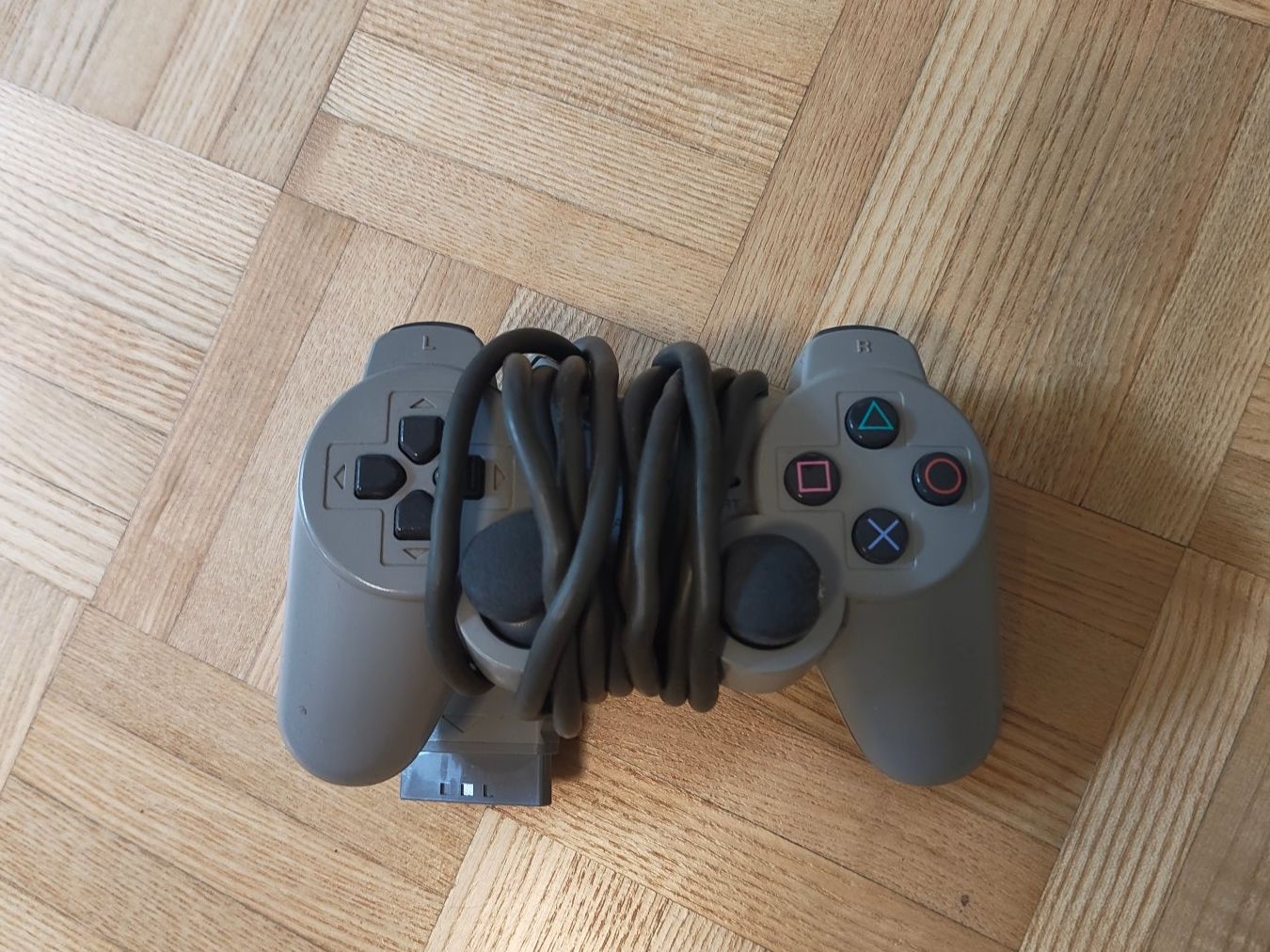 Sony Console: Sony PlayStation 1 Konsole SCPH-7502 – Usato da Thun venduto da John.Smith 4