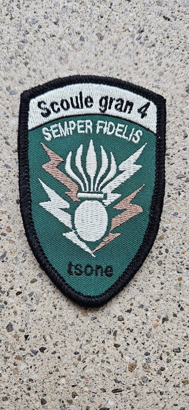 Schweizer Armee Plaketten & Abzeichen: *** Badge Grenadier Isone ohne klett *** – Neu und originalverpackt aus Riedholz von fr_sIruP