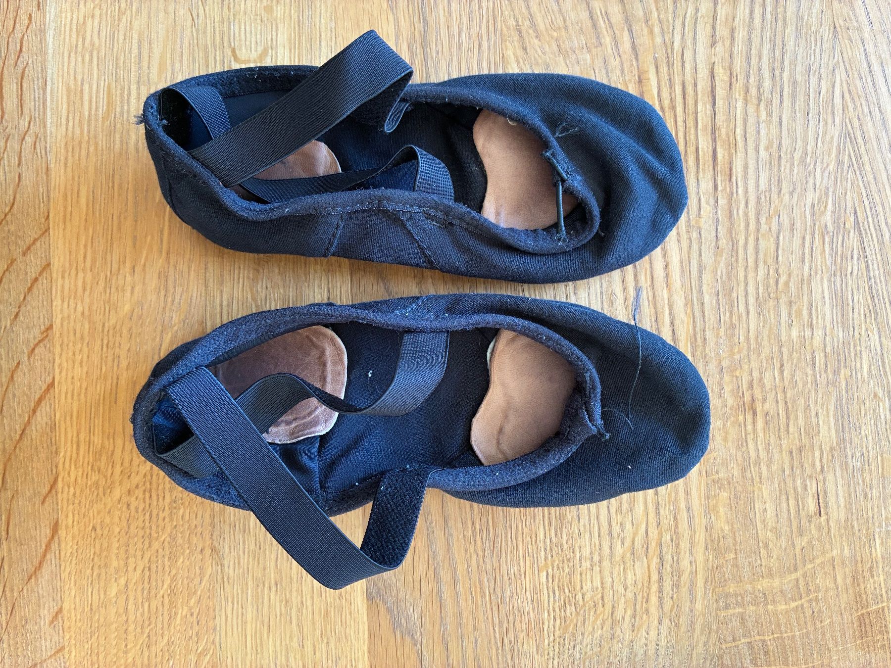Decathlon Scarpe per ragazzi: Chaussons de danse noirs taille 32 – Usato da Confignon venduto da Gd8