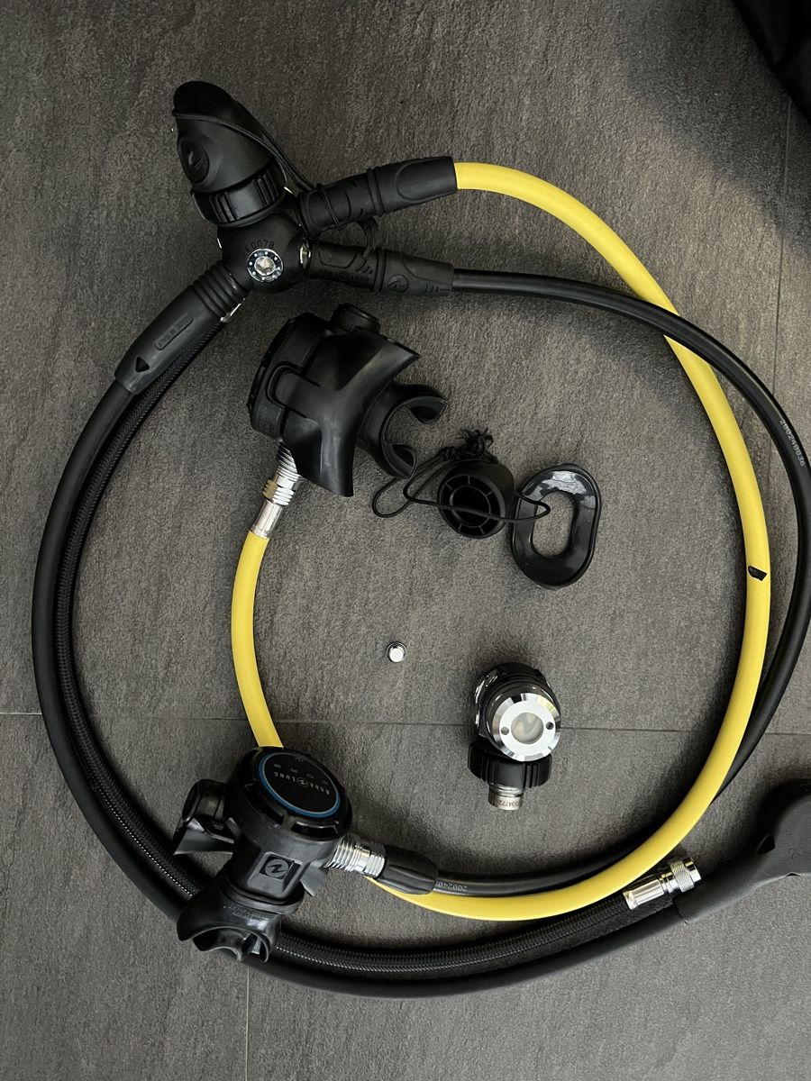 Atemregler & Jackets: Aqualung Core Atemregler Set – Neu (gemäss Beschreibung) aus Buchs AG von