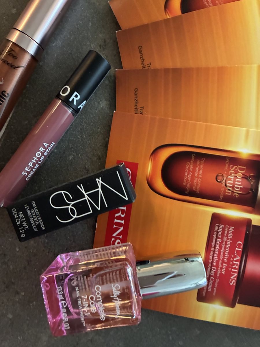 Gesichtspflege: Make-up Set: Versch. Lippenstifte & Serum Proben & Trousse – Neu und originalverpackt aus Niederglatt ZH von karinso 2