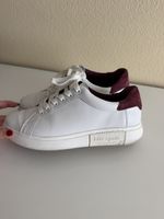 Kate Spade New York Sneaker weiss bordeaux getragen