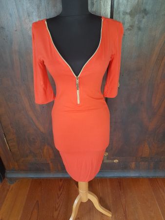 sexy Kleid . Reissverschluss mit div. Décolleté-Varianten .