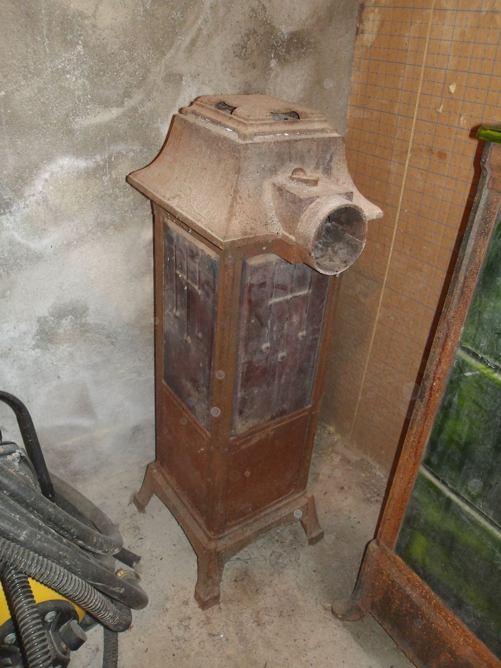 Altri mobili d'antiquariato: Ofen Antik – Difettoso da Füllinsdorf venduto da Ghori 2