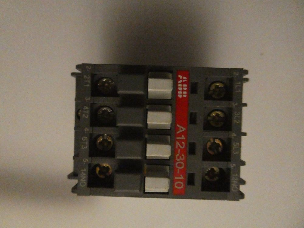ABB AC-Schütz A9/A12/A16 – 3 Hauptkontakte NO, 1 Hilfskontakt, 9A/12A/16A, 220V/380V/110V/24V Spulen