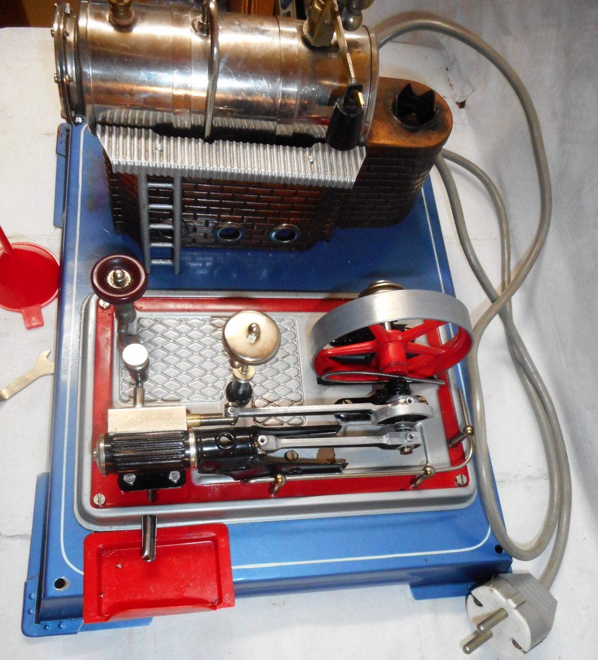 Wilesco Kit di modellismo & Modellini statici: Dampfmaschine Wilesco D16el – Usato da Hefenhofen venduto da Osstschweiz 1