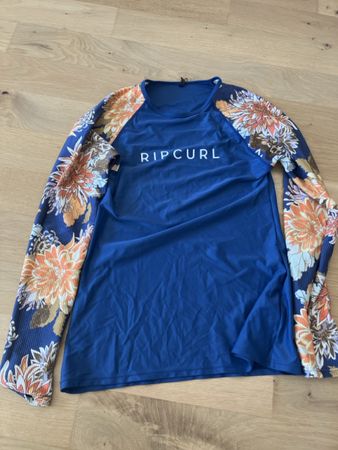 T-shirt anti-UV Rip Curl bleu à motifs floraux manches