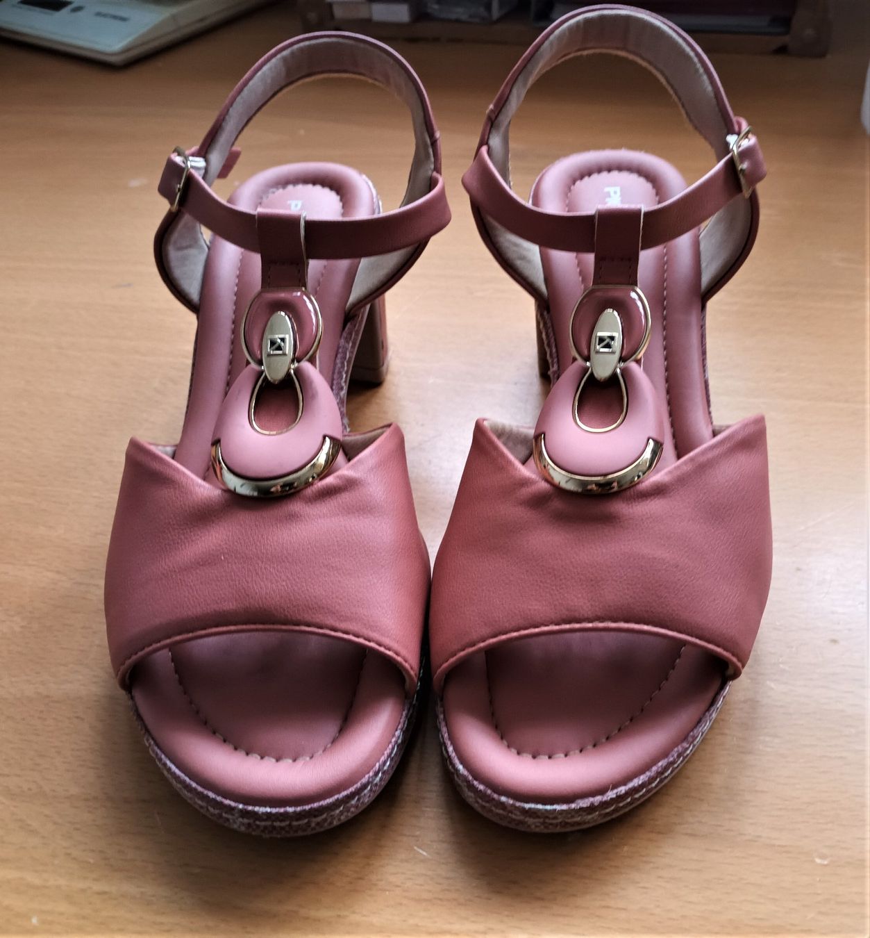 Scarpe da donna: Piccadilly Brasil Sandale braun Grösse 39 dicker Absatz – Usato da Vaduz venduto da Bergtiger 1