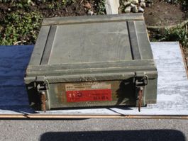 MUNITIONSKISTE 23.2.57 SCHARFE 7.5 mm. MILITAR