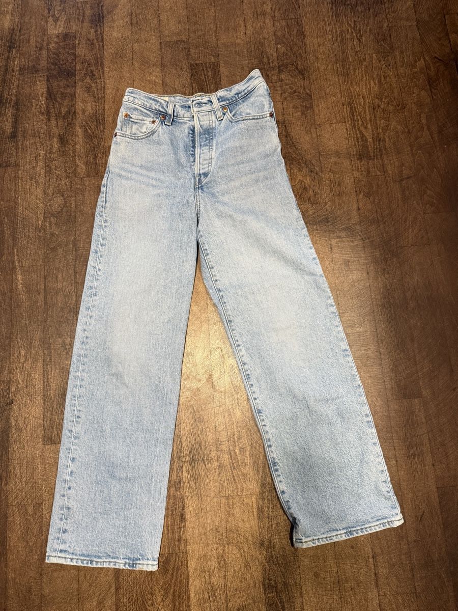Levi's Jeans: Jeans Levis Ribcage Straight, 25 – D'occasion à Sempach par Tas12
