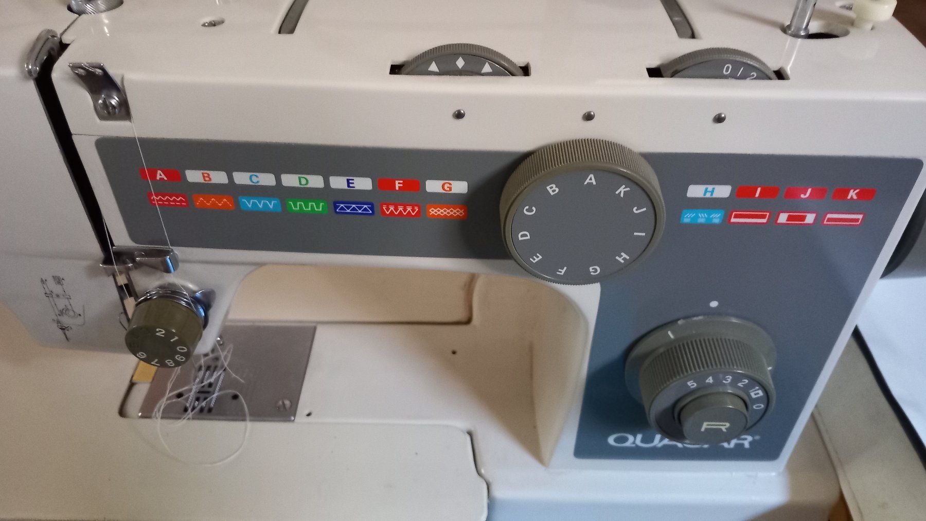 Macchine da cucire: Nähmaschine Quasar 650 FA – Usato da Langnau am Albis venduto da Charlytheant 1