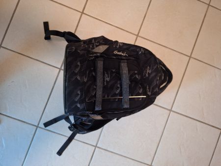 Satch Schulrucksack Schwarz/Grau – guter Zustand