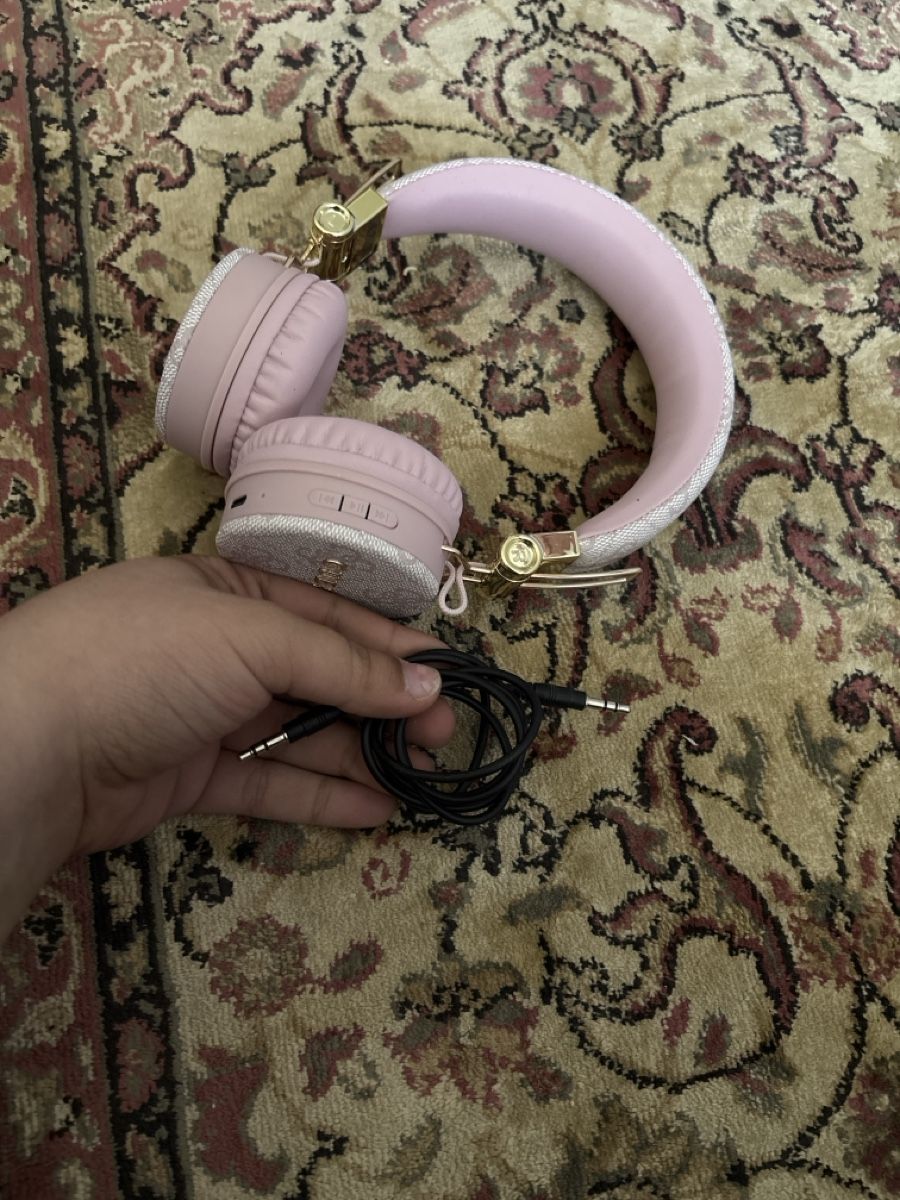 Casques audio: Guess Kopfhörer  – D'occasion à Dübendorf par ame_g69g 5