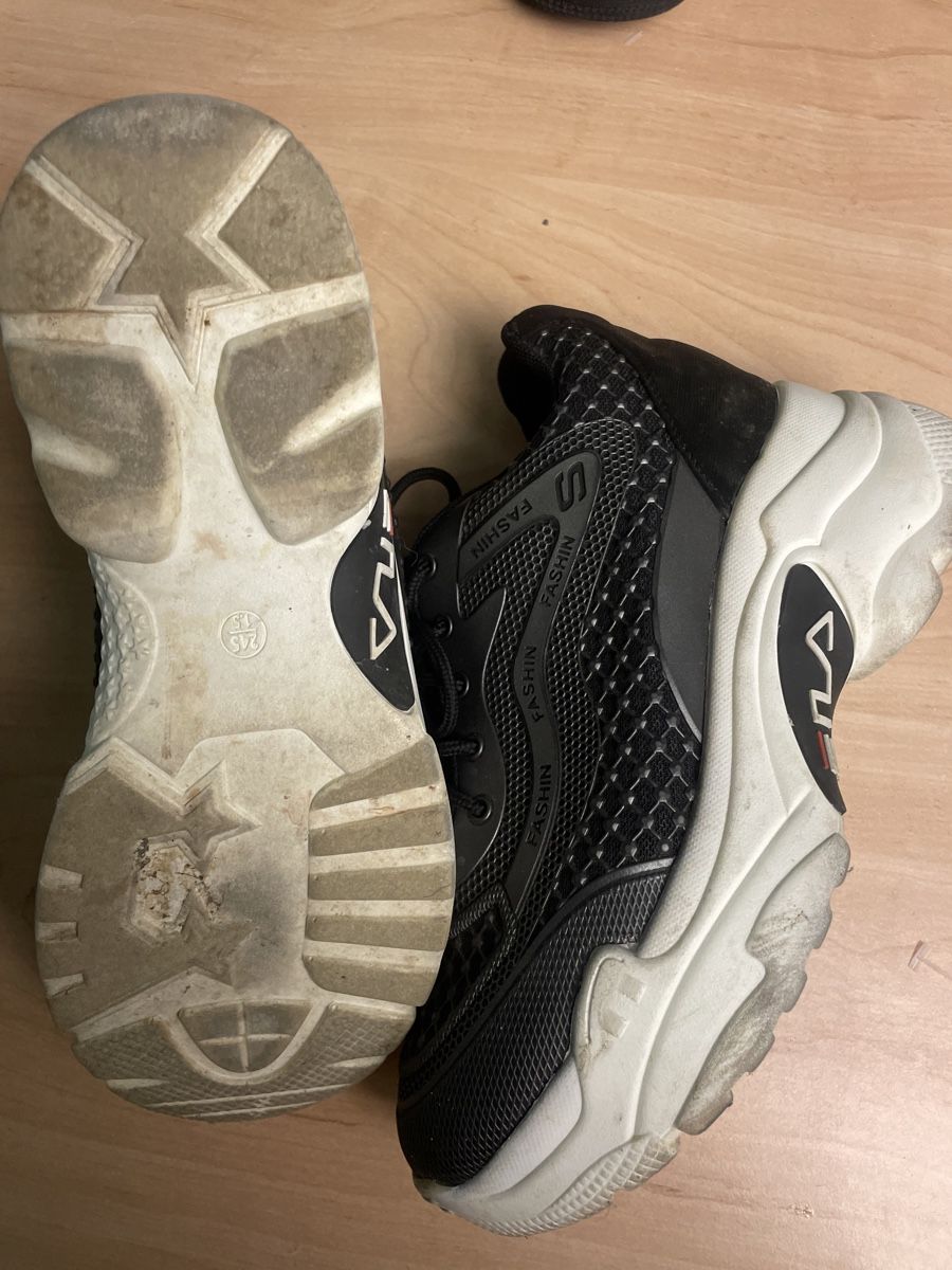 Scarpe da donna: Schwarze Sneaker mit Absatz Gr. 36 – Usato da Obergerlafingen venduto da cabo4 2