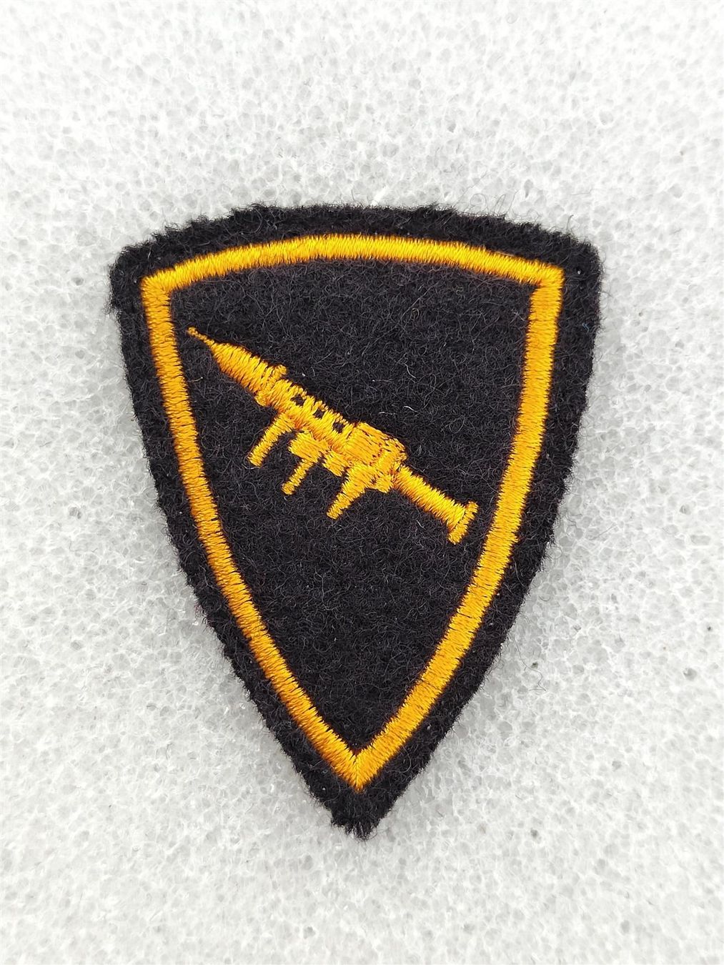 Schweizer Armee Placchette & Badge: Funktionsabzeichen An der Panzerfaust ausgebildet Ord. 95 V7 – Usato da Bauma venduto da SwissMilitaria