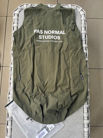 Pas Normal Studios Herren Essential Shield Weste Oliv XXL