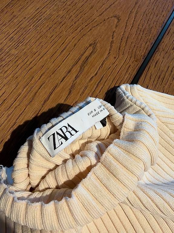 Tops: Zara Oberteil XS/S – Gebraucht aus Zürich von and_9bmb 2