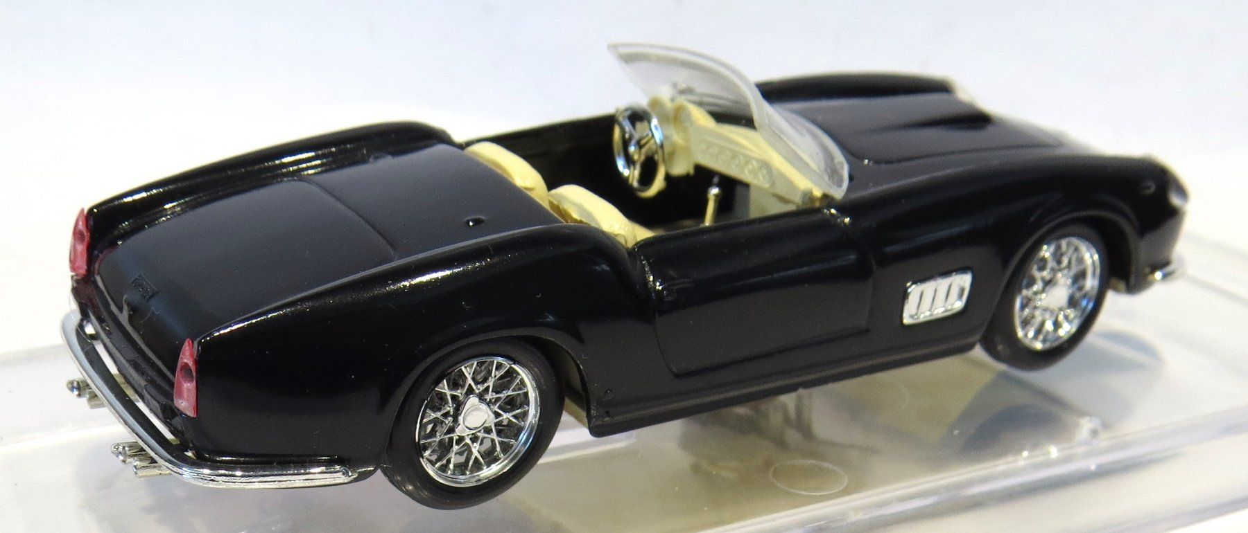Ferrari Modellautos: 1:43 Ferrari 250 GT 1960 – Neu und originalverpackt aus Ettingen von Burago 1