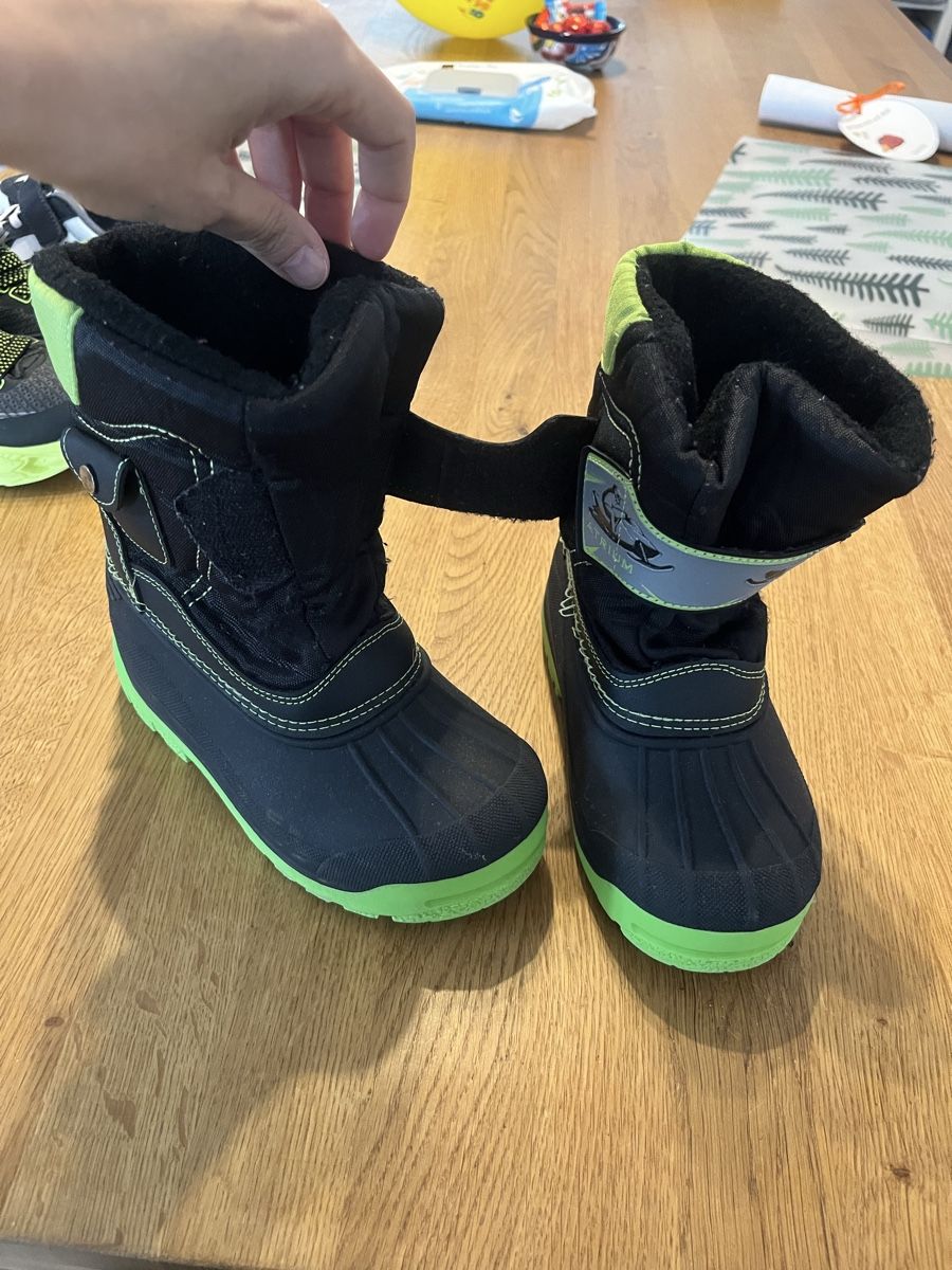 Scarpe per ragazzi: Warme Winterstiefel, Grösse 31, gebraucht – Usato da Münchenstein venduto da pricehouse 3