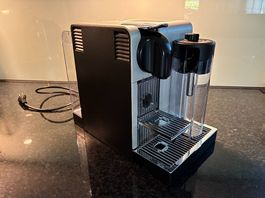 Delonghi Lattisimo Pro Nespresso Kaffeemaschine