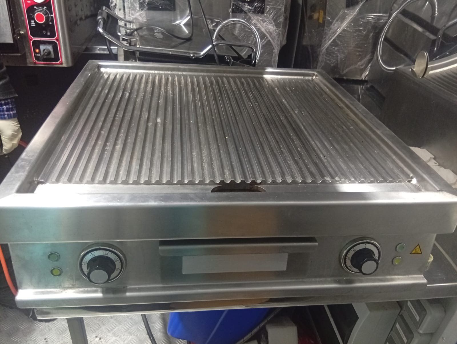 Griglie: Gebrauchter Profi-Grill, Marke Aeschlimann. – Usato da Zweisimmen venduto da gio_67mq