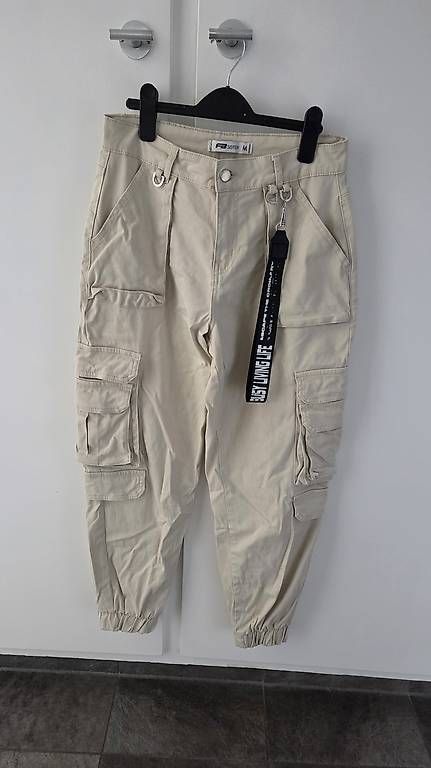 Pantaloni: Cargohose mit Seitentaschen, M/38 – Usato da Bern venduto da nigq