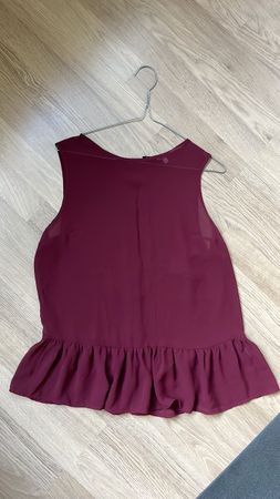 Elegante Rüschen-Bluse in Weinrot - Grösse 12 - Sommer-Chic