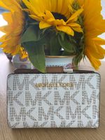 Michael Kors Jet Set Travel Signature Geldbörse
