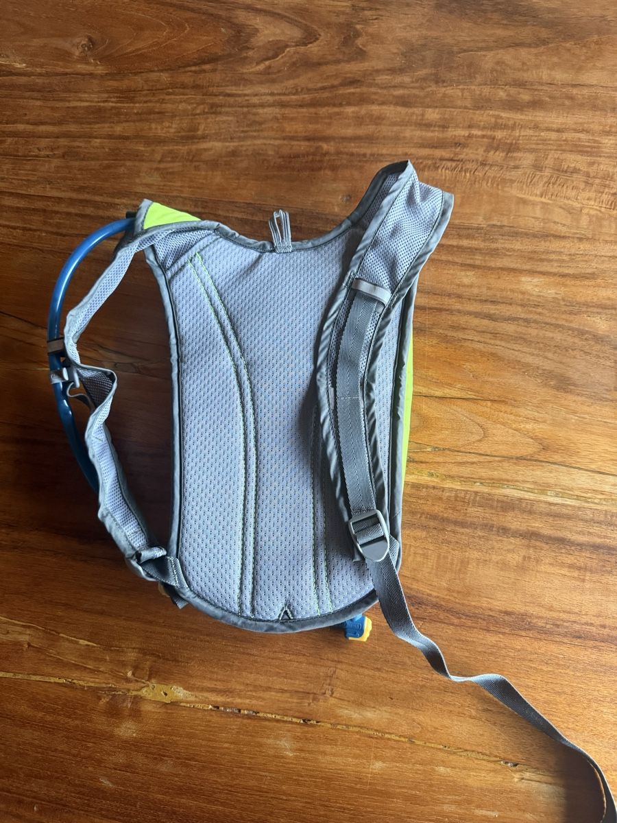 Camelbak Sacs à dos: Trinkrucksack Camelbak gelb grau  – D'occasion à Bolligen par lee_orange 1