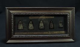 Wat Changhai Thailand, 5 Amulette im Holzrahmen