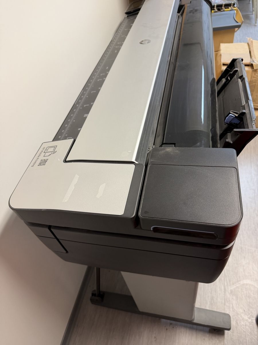 Hewlett Packard Stampanti: HP DesignJet T830 MFP Grossformatdrucker gebraucht – Usato da Oberwil-Lieli venduto da Fcz1991 2