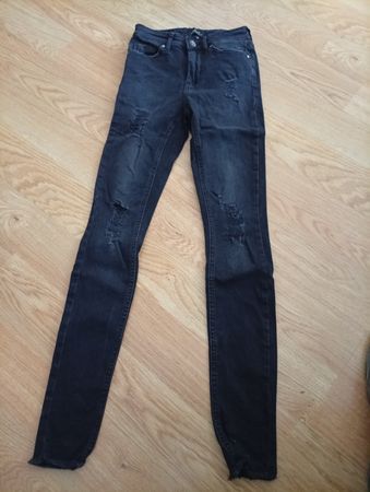 Only Jeans schwarz Grösse XS 30 Used-Look guter Zustand